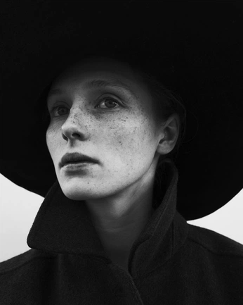 A cover of "portrait" cluster. The owner is minasisley. The cluster consists of 19 elements.