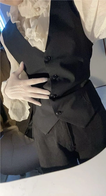 A cover of "outfits" cluster. The owner is squidadle. The cluster consists of 9 elements.