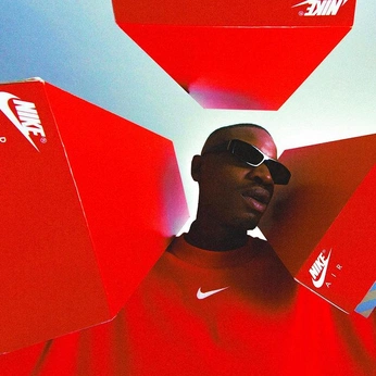 A cover of "COMPOSITION" cluster. The owner is cindydaomey. The cluster consists of 12 elements.