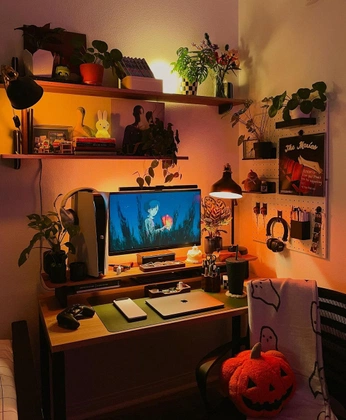 A cover of "Decor" cluster. The owner is aplatypus. The cluster consists of 18 elements.