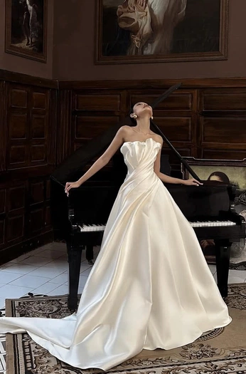 A cover of "Wedding Dress" cluster. The owner is nobrokenbones. The cluster consists of 2 elements.