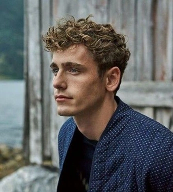 A cover of "hair" cluster. The owner is waderein. The cluster consists of 8 elements.