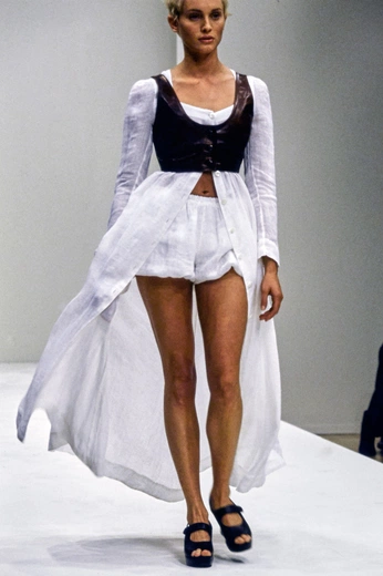 A cover of "服裝" cluster. The owner is zhenroses. The cluster consists of 11 elements.