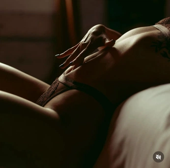 A cover of "Dark Feminine" cluster. The owner is nasihamarie. The cluster consists of 21 elements.