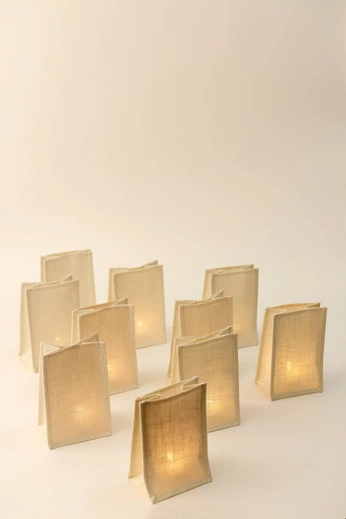 A cover of "E v e n t / H o s t i ng" cluster. The owner is anapgil7. The cluster consists of 6 elements.