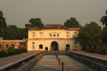 A cover of "photowalk - delhi" cluster. The owner is notkartikk. The cluster consists of 23 elements.