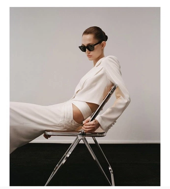 A cover of "memo bottle" cluster. The owner is leandertuellmann. The cluster consists of 18 elements.