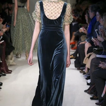 A cover of "Modern Fashion" cluster. The owner is imogenrose. The cluster consists of 3 elements.