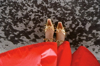 A cover of "Fashion" cluster. The owner is brunettemoment. The cluster consists of 4 elements.