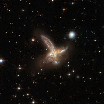 A cover of "Editing Eyes" cluster. The owner is digitaldream. The cluster consists of 16 elements.