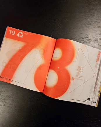 A cover of "layouts" cluster. The owner is croscros. The cluster consists of 33 elements.