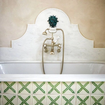 A cover of "Bathroom" cluster. The owner is nsc90. The cluster consists of 35 elements.