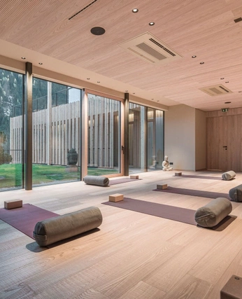 A cover of "VIBRATA" cluster. The owner is cauanwenderico. The cluster consists of 17 elements.