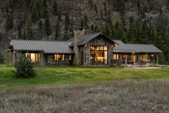 A cover of "mountain home exterior" cluster. The owner is loganlialang. The cluster consists of 3 elements.