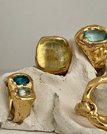 A cover of "Aes.: || Golden Dreams" cluster. The owner is joisbarelyhere. The cluster consists of 14 elements.