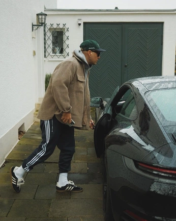 A cover of "Shwips" cluster. The owner is nicklloyd. The cluster consists of 71 elements.