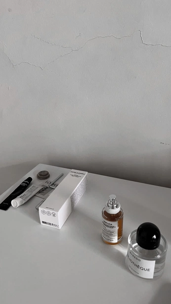 A cover of "product shots" cluster. The owner is marielle. The cluster consists of 14 elements.