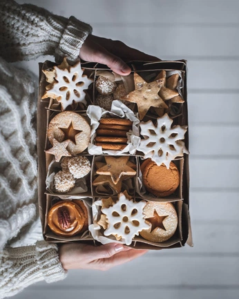 A cover of "HOLIDAY INSPIRATION" cluster. The owner is catherinerandall. The cluster consists of 20 elements.