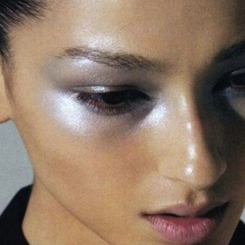 A cover of "gloss" cluster. The owner is xprmental. The cluster consists of 85 elements.