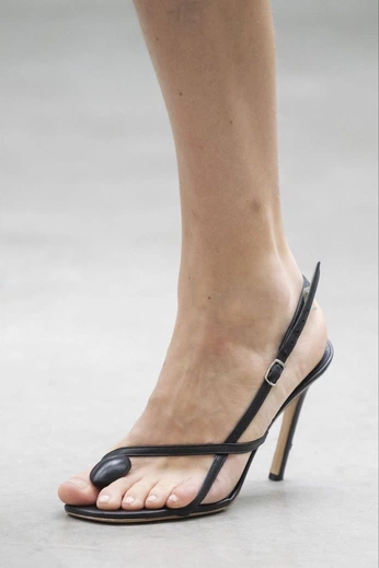 A cover of "shoooes" cluster. The owner is isabelacamargom. The cluster consists of 6 elements.