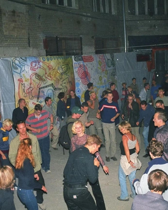 A cover of "Literate Ordinary Berlin" cluster. The owner is neuehaus. The cluster description is "The aesthetic of this city". The cluster consists of 12 elements.