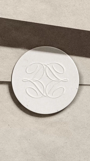 A cover of "Lynus Wedding Crest" cluster. The owner is damiencruz. The cluster consists of 39 elements.