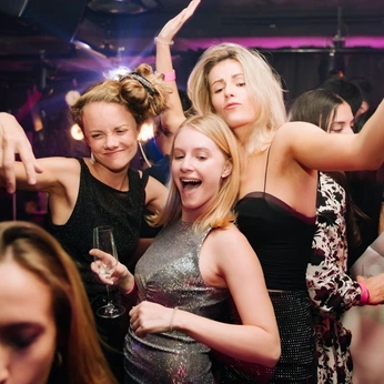 A cover of "Bachelorette Party" cluster. The owner is moodk. The cluster consists of 29 elements.