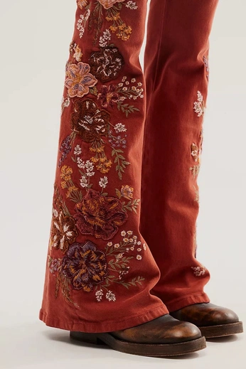 A cover of "Embroidery" cluster. The owner is wynterlavendel. The cluster consists of 1 element.