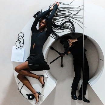 A cover of "editorial" cluster. The owner is dorapaphides. The cluster consists of 202 elements.