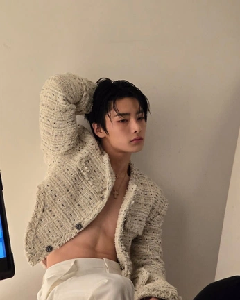 A cover of "I.N" cluster. The owner is straykids4life. The cluster consists of 542 elements.