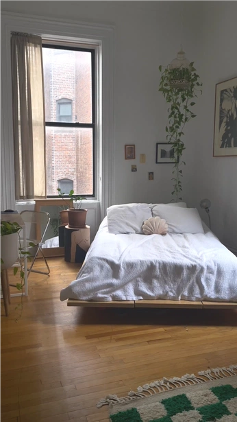 A cover of "interior" cluster. The owner is m0onstruck. The cluster consists of 5 elements.