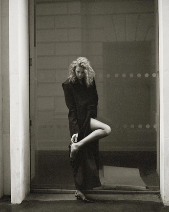 A cover of "Paris city shoot" cluster. The owner is amberhossack. The cluster consists of 3 elements.