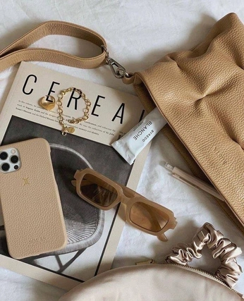 A cover of "neutrals." cluster. The owner is paperwings. The cluster consists of 5 elements.