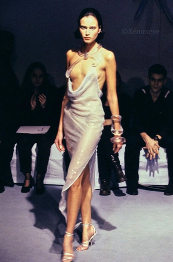 A cover of "COOL IDEAS" cluster. The owner is capucinejacquet. The cluster consists of 32 elements.