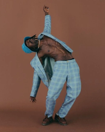 A cover of "Main Character Energy" cluster. The owner is iainrobson. The cluster consists of 16 elements.