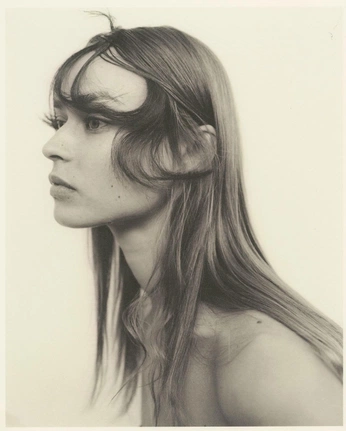 A cover of "Portrait" cluster. The owner is minymoo. The cluster consists of 11 elements.