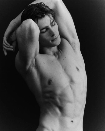 A cover of "ARMS UP" cluster. The owner is yuki.maru. The cluster consists of 69 elements.