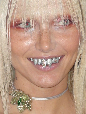 A cover of "Photography" cluster. The owner is nordinrzk. The cluster consists of 98 elements.