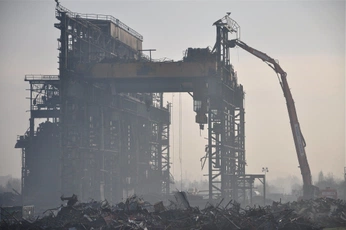 A cover of "gas town" cluster. The owner is commedesgarcons. The cluster description is "divine machinations / tar pits / angels with no mouth, no eyes ". The cluster consists of 19 elements.