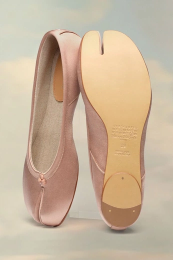 A cover of "ballet" cluster. The owner is denizo. The cluster consists of 24 elements.