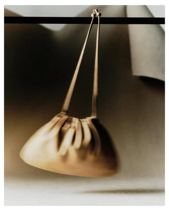 A cover of "Oversized Shoulder Bag" cluster. The owner is no40ty. The cluster consists of 19 elements.