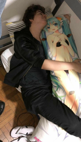 A cover of "Funny man" cluster. The owner is sammytheraccoon. The cluster consists of 27 elements.