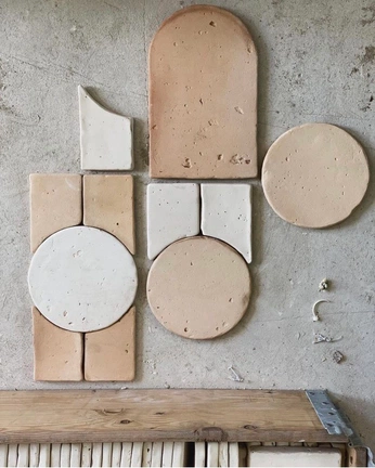 A cover of "Larive" cluster. The owner is dotsperinch. The cluster consists of 13 elements.