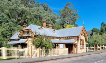 A cover of "Buildings" cluster. The owner is destinationone. The cluster consists of 26 elements.