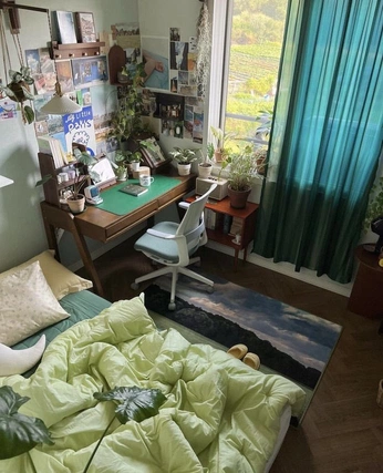 A cover of "uni dorm 🎓" cluster. The owner is rafaelaa. The cluster consists of 8 elements.