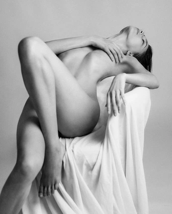 A cover of "Woman" cluster. The owner is acid.troll. The cluster consists of 18 elements.