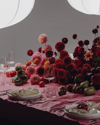 A cover of "Tablescapes" cluster. The owner is irismorrison. The cluster consists of 15 elements.