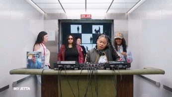 A cover of "vibes" cluster. The owner is helenmartt. The cluster consists of 1 element.