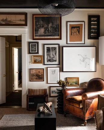 A cover of "Bar" cluster. The owner is henrybrereton. The cluster consists of 3 elements.