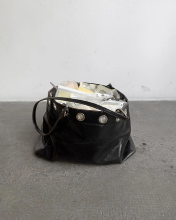 A cover of "las carteras" cluster. The owner is myrightpinky. The cluster consists of 2 elements.